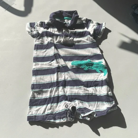 Carter’s onesie 24 months short set with alligator - Picture 1 of 4